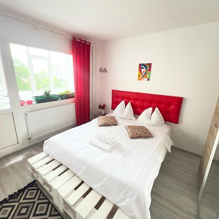3 Rooms Apartment Airy & Bright Palas Style Iasi Exterior photo