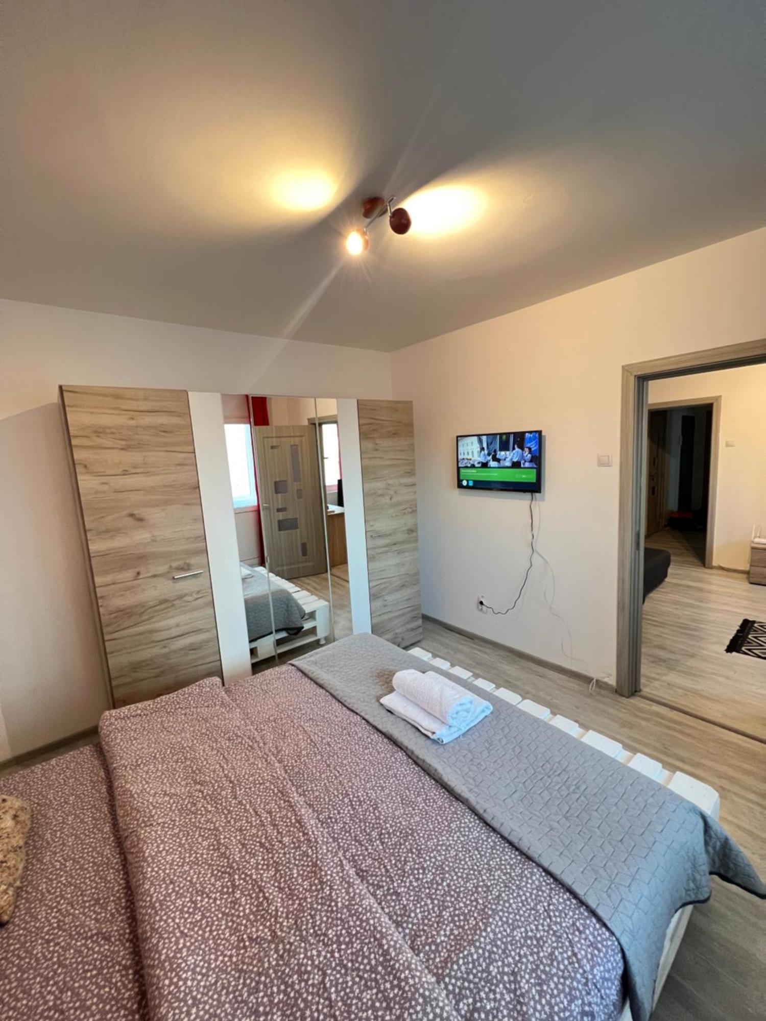 3 Rooms Apartment Airy & Bright Palas Style Iasi Exterior photo