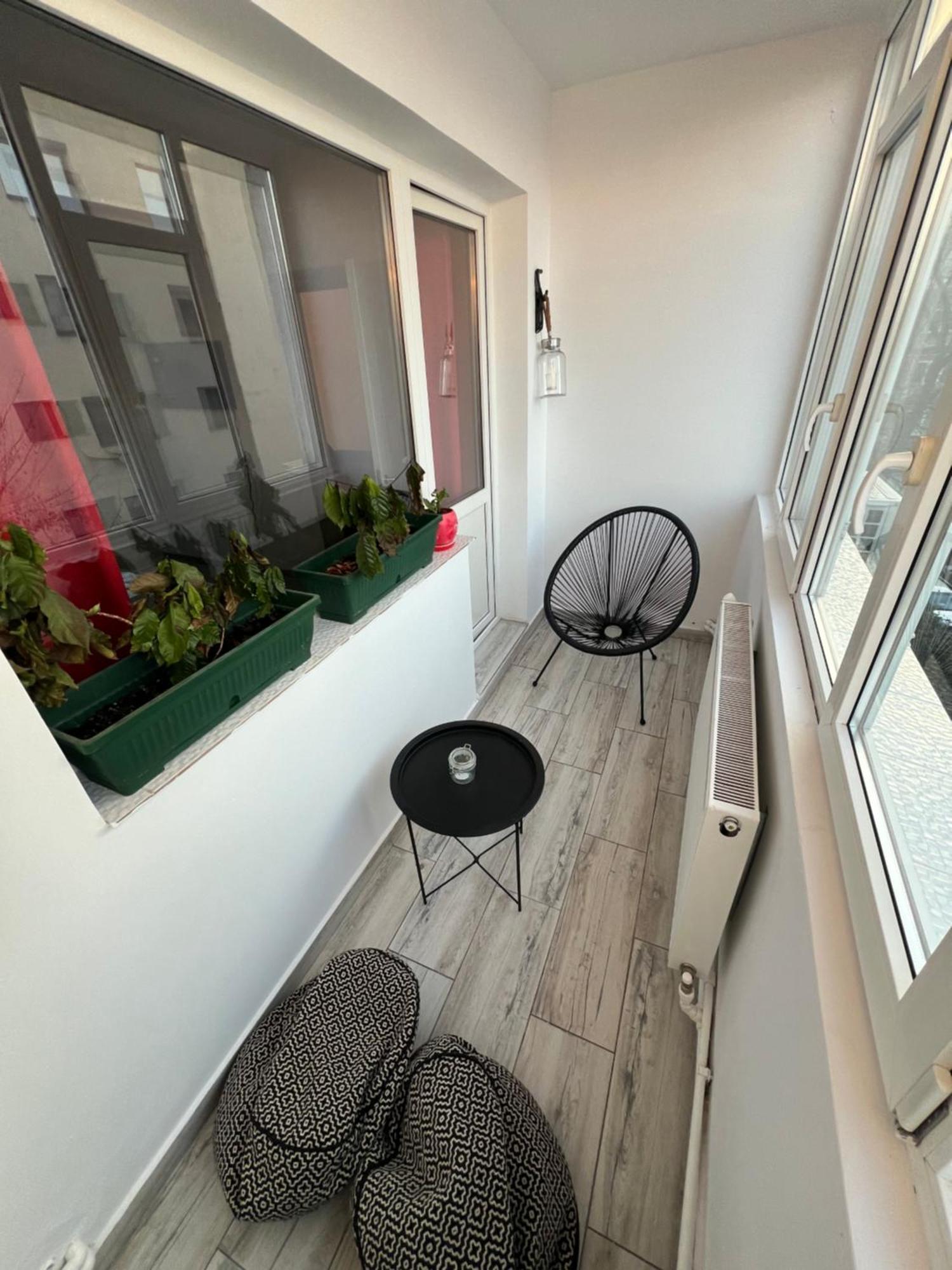 3 Rooms Apartment Airy & Bright Palas Style Iasi Exterior photo